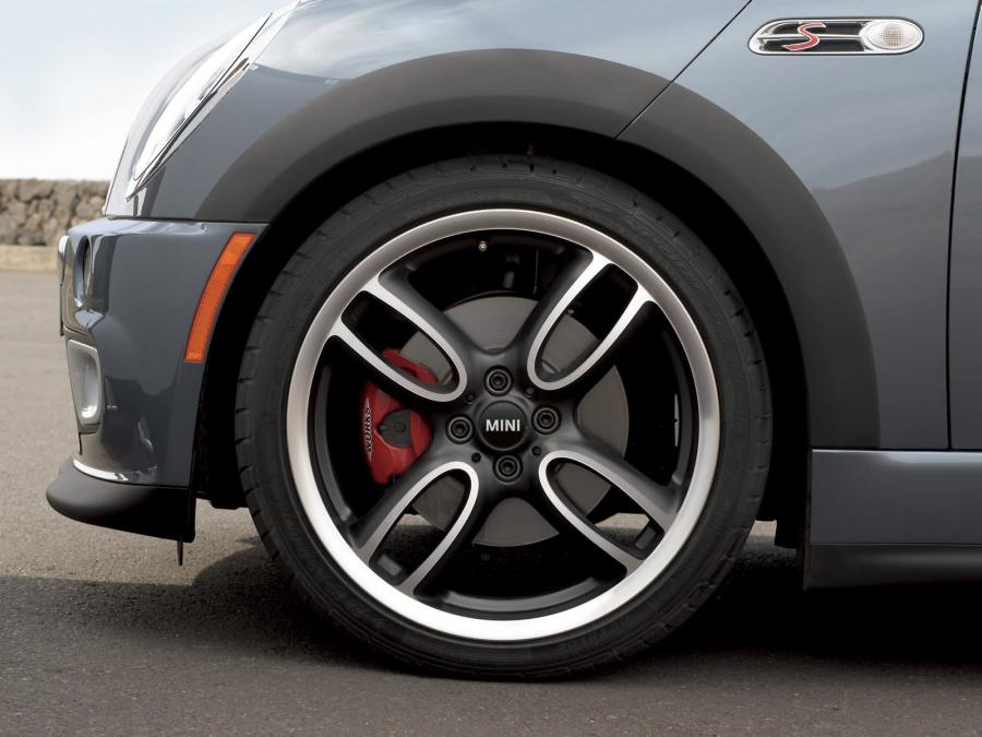  Mini Cooper S with JCW GP Kit 2006 года  (фото 10 из 22)